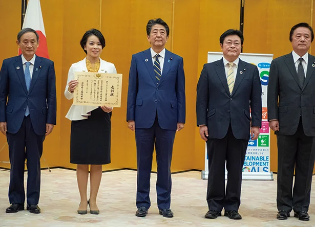 【画像を見る】総理大臣官邸で開催された第3回ジャパンSDGsアワード表彰式にて