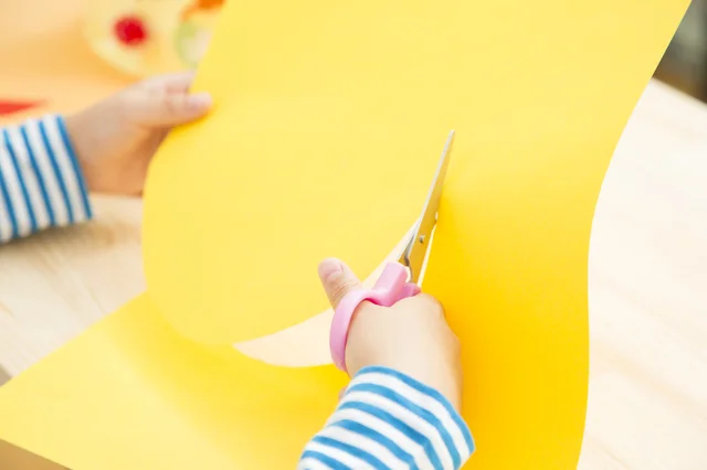 きれい好きの夫。子どもが持ち帰った作品も捨てたいようでイライラします【お悩み相談】