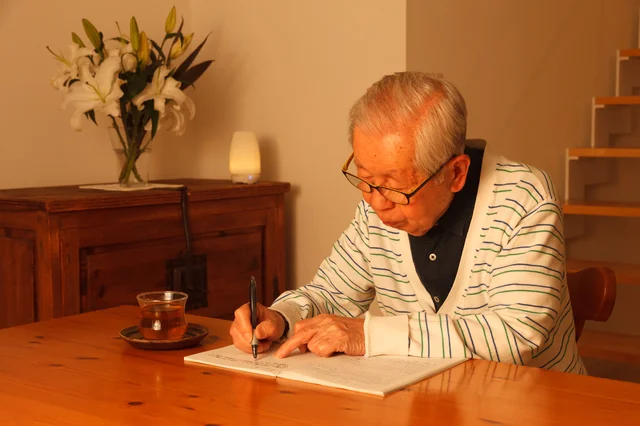 「何月何日何時にこの物音がした」というメモが…。階下のおじいちゃんに悩んでいます【お悩み相談】
