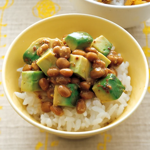 「アボカド納豆丼」