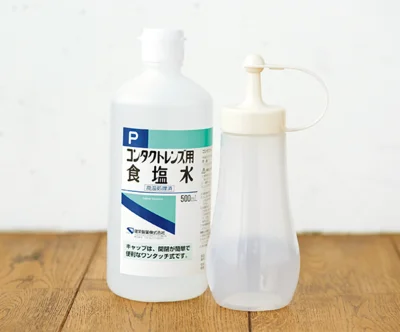 生理食塩水（コンタクトレンズ用でOK）100mlとドレッシングなどを入れるスポイトボトル