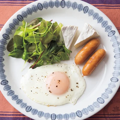 「ソーセージ＆目玉焼きプレート」