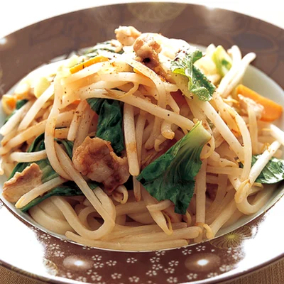 具だくさんだから一皿で大満足♪ もちもち食感の焼きうどん5選