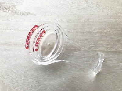 【写真を見る】底が平らだから、こぼさずに液体系の調味料が量れるうえ、大さじも小さじもこれ1本でOK