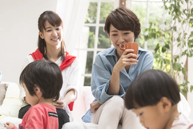 団体行動、LINE、インスタ…いつも一緒のママ友グループにうんざり【お悩み相談】