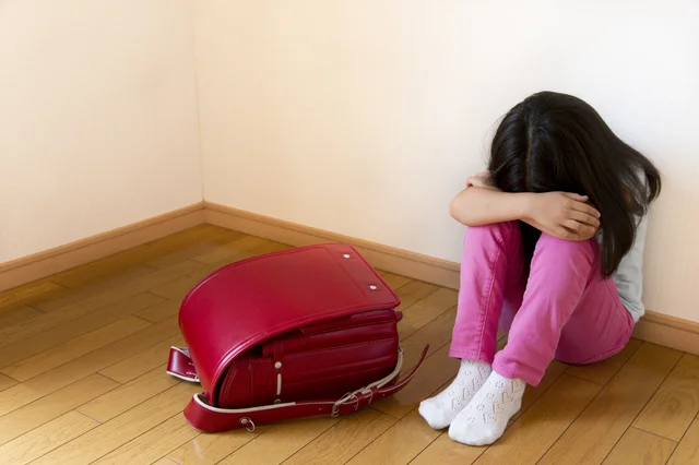 私をネグレクトした実母が仕送りをねだる…。祖母や旦那に相談するか悩んでいます【お悩み相談】