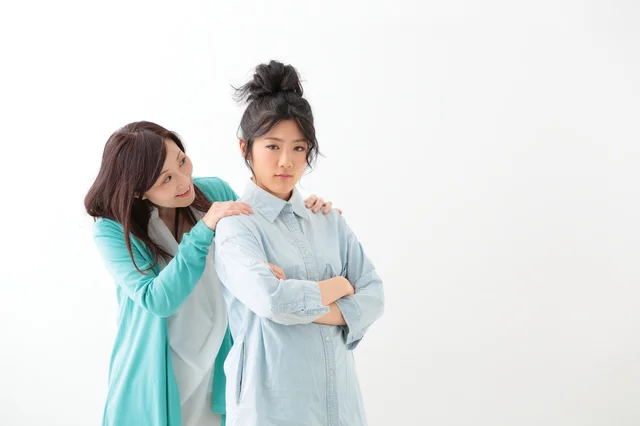 「シフトまだなの？ 遅いね」過保護すぎる実母。干渉されるのがとても嫌です【お悩み相談】