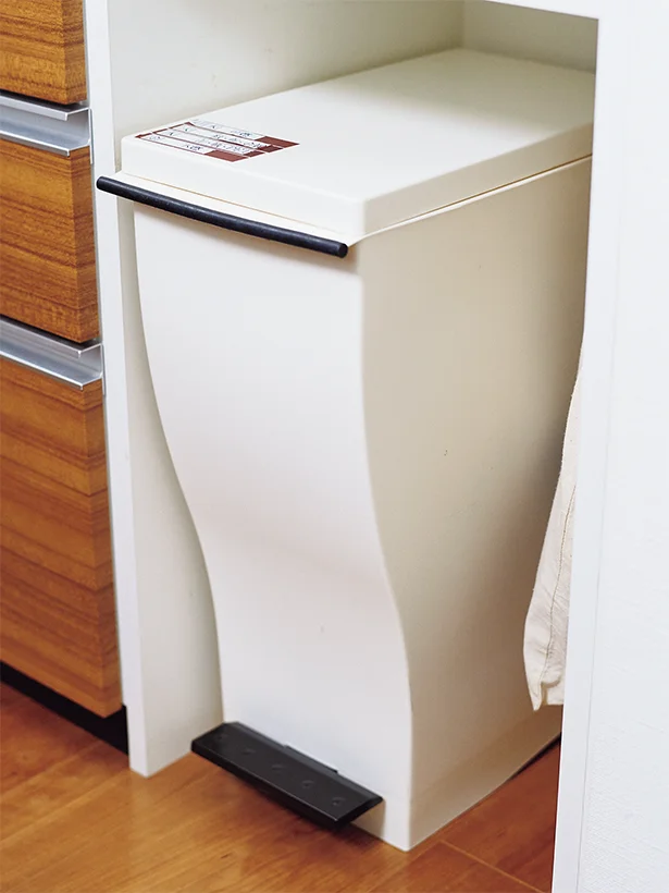I’mDクードスリムペダル30 33L(対応ポリ袋45L)幅23.2×奥行き41.5×高さ55cm ¥4,950/岩谷マテリアル