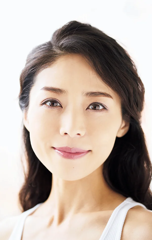 「ママ、キレイ」と子どもも絶賛!メリハリ塗りで崩れない毛穴レス肌に。