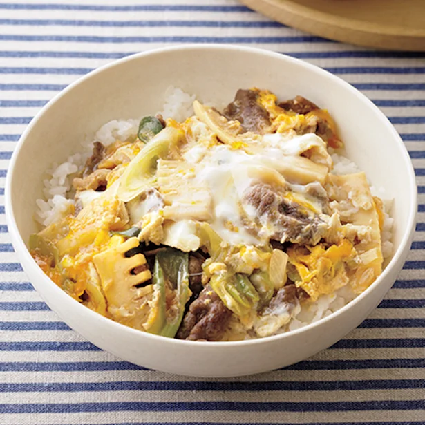 「牛肉とたけのこの卵とじ丼」