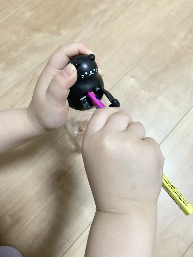 5歳の力でも簡単に鉛筆が削れる