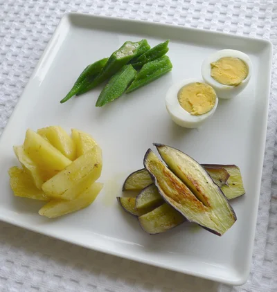 かさましと、野菜を食べたくて、ひと手間かけて付け合わせをいろいろと作ってみました