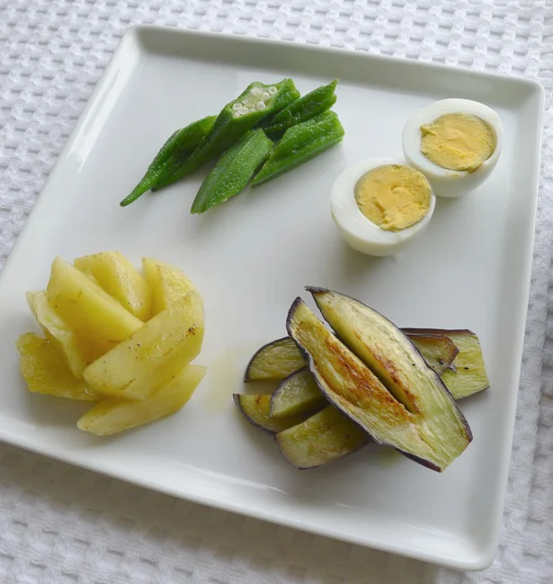 かさましと、野菜を食べたくて、ひと手間かけて付け合わせをいろいろと作ってみました