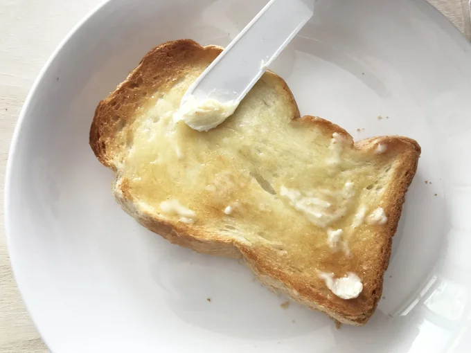 バターが溶けやすいので、スイスイ塗り広げられる!