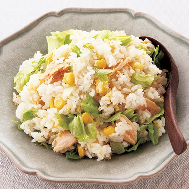 【画像を見る】火を使わずできる!「レタスチャーハン風炊き込みご飯」