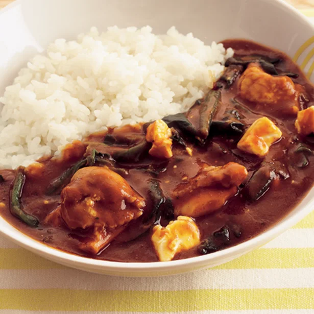 【画像を見る】トマトジュースが味の決め手！「ほうれん草チーズカレー」