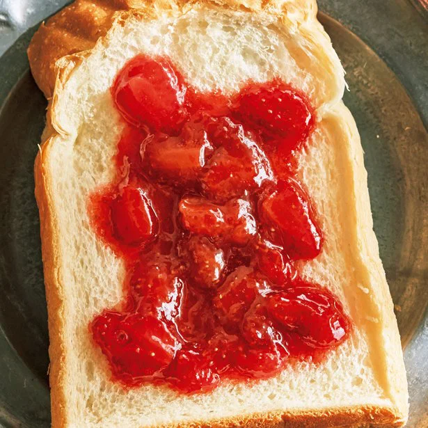 ごろんと大きめ果実は手作りならでは！  実は簡単「とろとろいちごジャム」