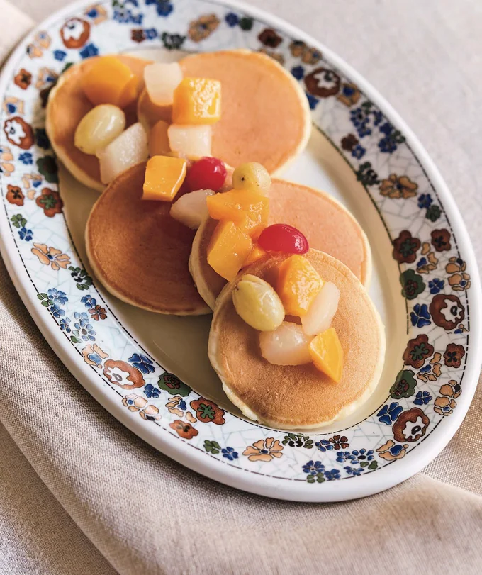 カフェ風フルーツパンケーキ 〜ヨーグルトでしっとりモチモチの食感に！〜