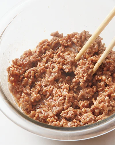 まずは「ポロポロひき肉」の作り方から！