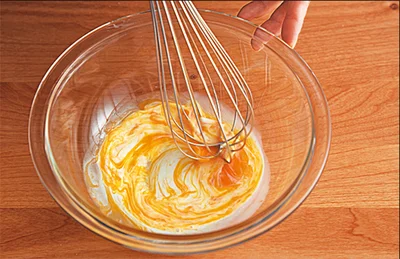 【作り方全画像】スフレパンケーキの作り方のコツは、泡立て器でムラがないようよく混ぜること