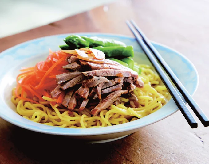 極上のたれでいただく「豚肉と野菜のあえ麺」