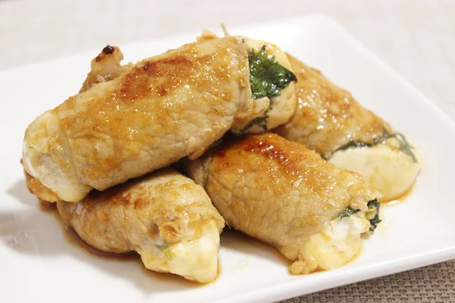 生姜焼きを豆腐でボリュームアップ♪ ヘルシーな「肉巻き豆腐のしょうが焼き」
