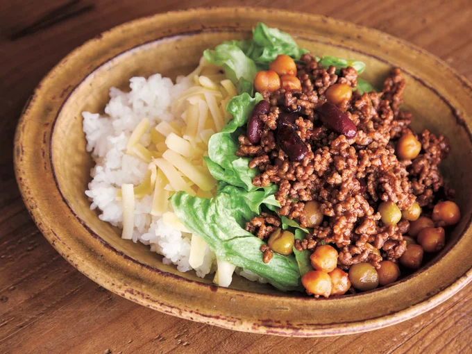 煮込まず8分でできちゃう「チリビーンズ丼」