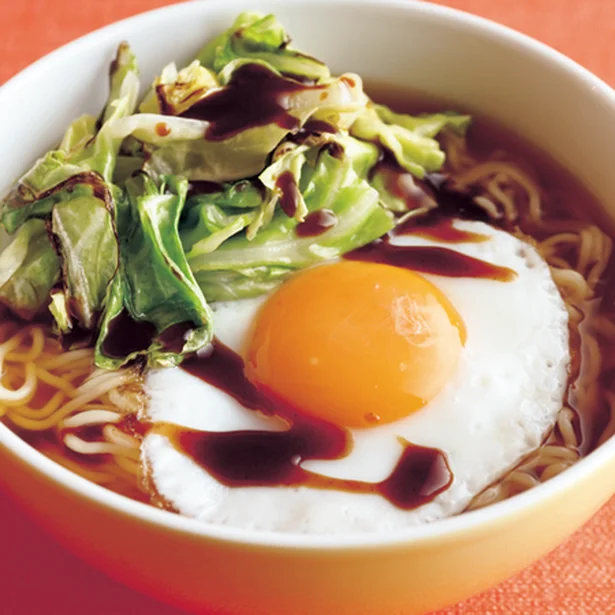 「ソース目玉焼きラーメン」