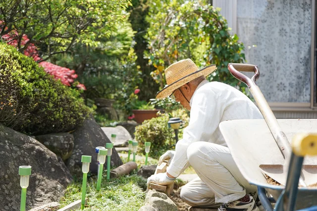 私の月給以上!? 趣味の庭いじりに豪快にお金を使う父に困っています【お悩み相談】
