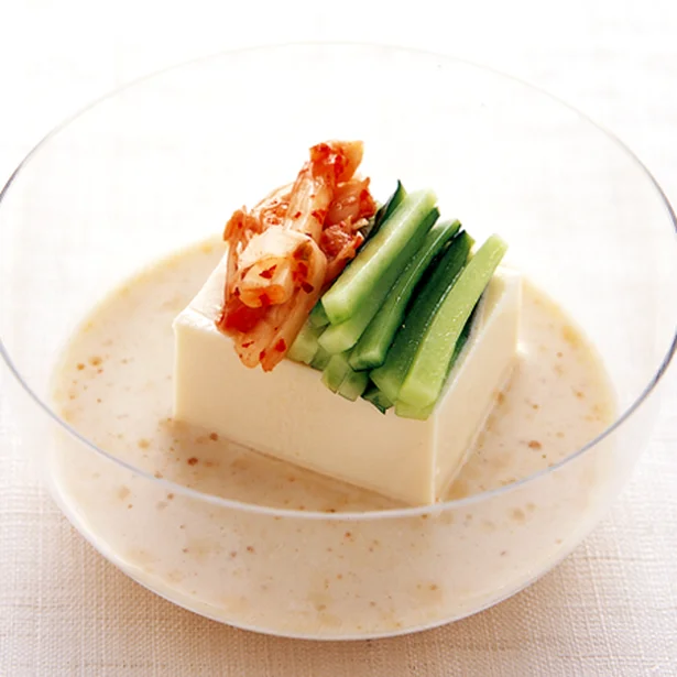 ピリ辛味が豆腐にマッチ！ 副菜に作りたいキムチやっこ5選