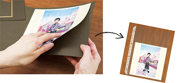 簡易的な台紙のついた 記念写真は台紙から剝がしケースに入れてファイルボックスへ