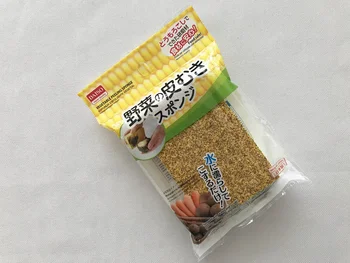 小さいボディでやるな、おぬし（笑）。【ダイソー】の「野菜の皮むきスポンジ」がチョー優秀！