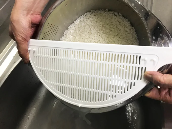 米とぎ時の水切りにも役立つ！
