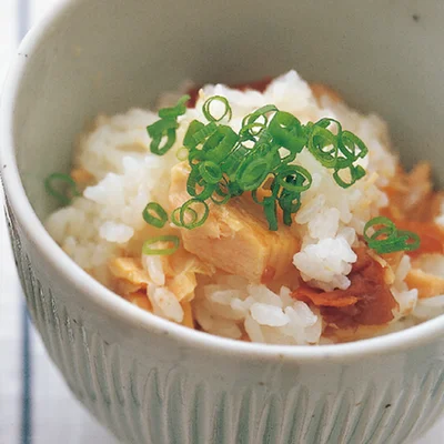 「焼き鮭と梅の炊き込みご飯」