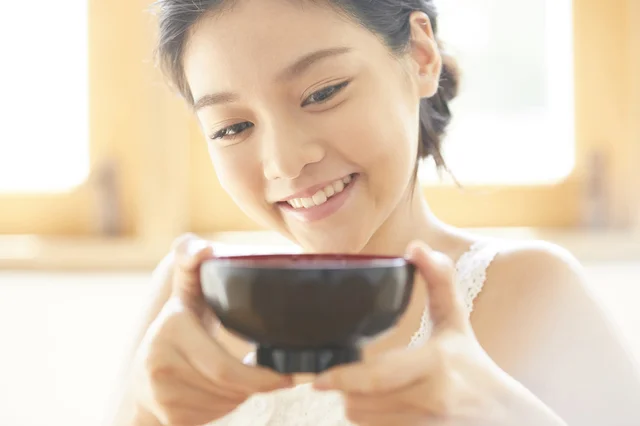 日本人が毎日飲んでるアレがカラダを整えてくれるらしい！！健康的にやせた人が実は飲んでた医師考案の【ラクやせみそ汁】(2)