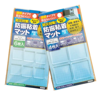 使用したのは▷防災対策防振粘着マット（右）4枚入、（左）6枚入り/ Seria