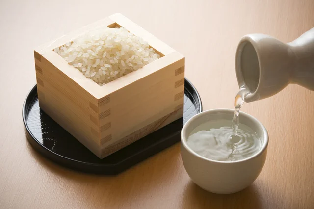 酵母菌はおもに酒造りに使われます