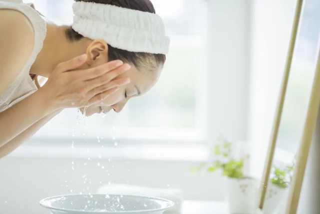しっかり落とさなきゃ、保湿もしなきゃ...右往左往のお肌の悩みを解決するのは「乳酸菌」!