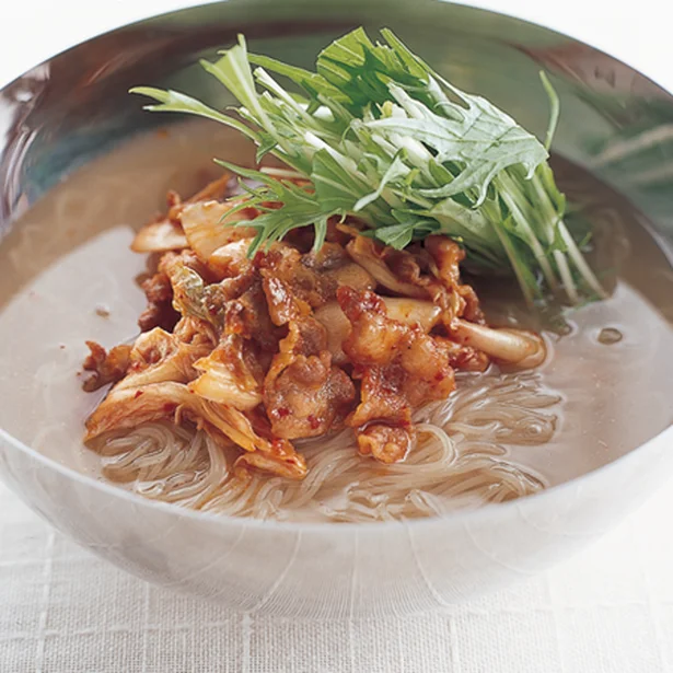 【画像を見る】コクのある味わいの「豚キムチ冷麺」