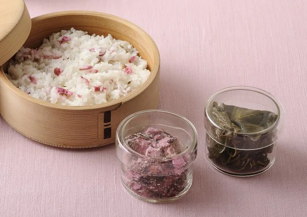 桜の塩漬けや桜の葉の塩漬けを手作りしてみませんか？　桜の塩漬けで作る炊き込みご飯は、春ならでの味わい。