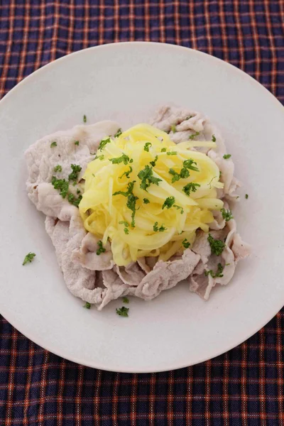 豚しゃぶのカレーピクルスのせ