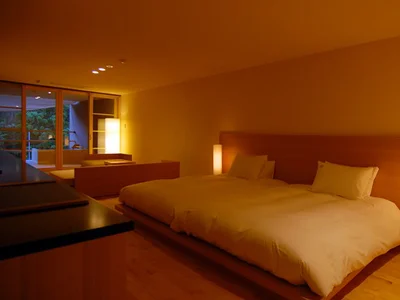 客室は意匠の異なる7タイプ23室。箱根の森に溶け込むような心地良さ。