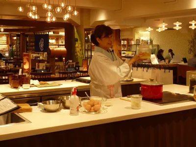 料理家の井澤由美子さん。「レモン塩はぜひ和の料理にも活用してほしいですね」