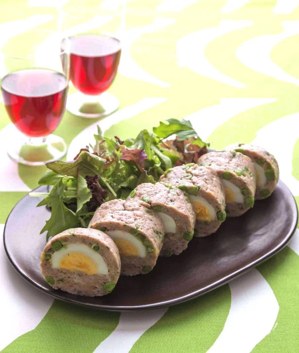 ホームパーティーにもおすすめ！　レンジで華やかミートローフ
