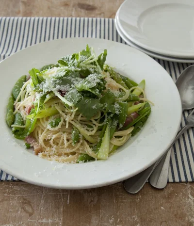 緑野菜の香り、食感、甘みが重なり合う「緑野菜のペペロンチーノパスタ」