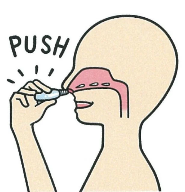 鼻うがい（3）鼻うがい液を少量やさしく注入