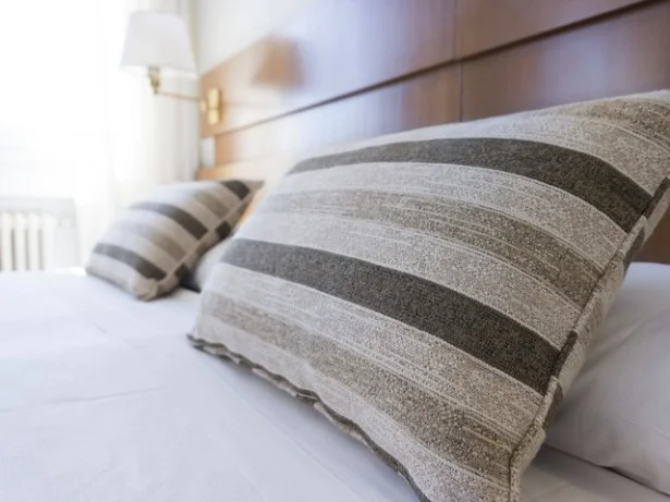 寝不足から肥満に！？睡眠の質を改善するには？