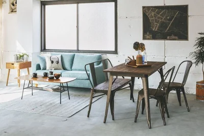 ソファに合わせたローテーブルの選び方、小物を上手な取り入れ方といった部屋づくりのポイントも掲載
