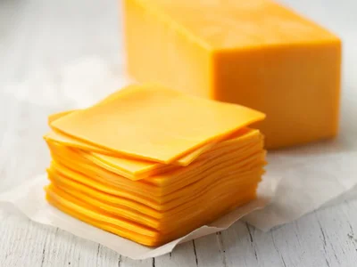 スライスチーズは一般的に、おつまみやパンに挟んだりして食べる人が多い