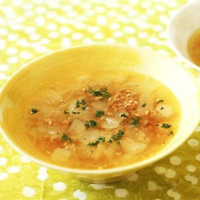オイスターソースで中華風に。「新玉ねぎとひき肉のスープ」